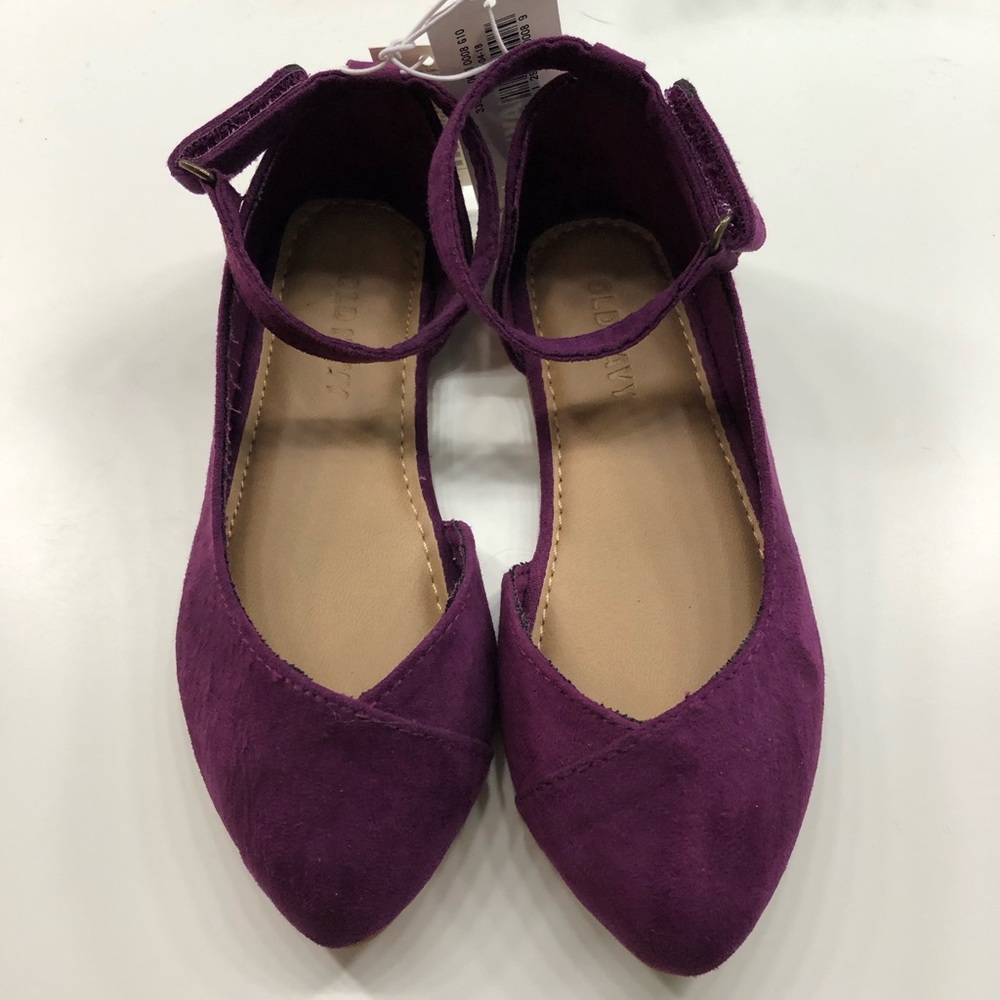 Old Navy Plum Flats. Size 8. New with tags.